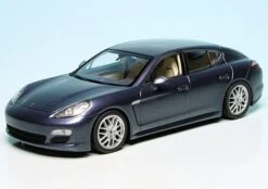 Minichamps Porsche Panamera 4S (2011)