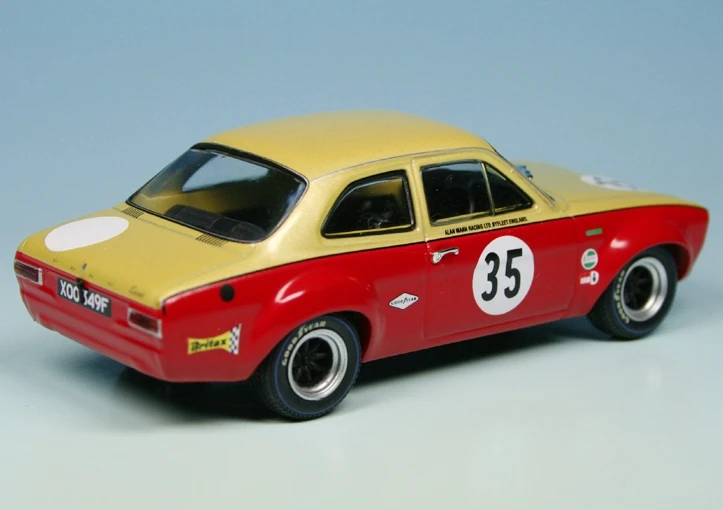 Minichamps Ford Escort I TC Team Alan Mann Racing "ADAC Tourenwagen GP Nürburgring 1968" 2 Minichamps Ford Escort I TC Team Alan Mann Racing "ADAC Tourenwagen GP Nürburgring 1968" – Bild 2