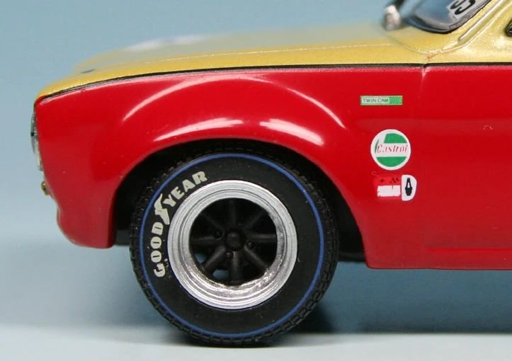 Minichamps Ford Escort I TC Team Alan Mann Racing "ADAC Tourenwagen GP Nürburgring 1968" 4 Minichamps Ford Escort I TC Team Alan Mann Racing "ADAC Tourenwagen GP Nürburgring 1968" – Bild 4