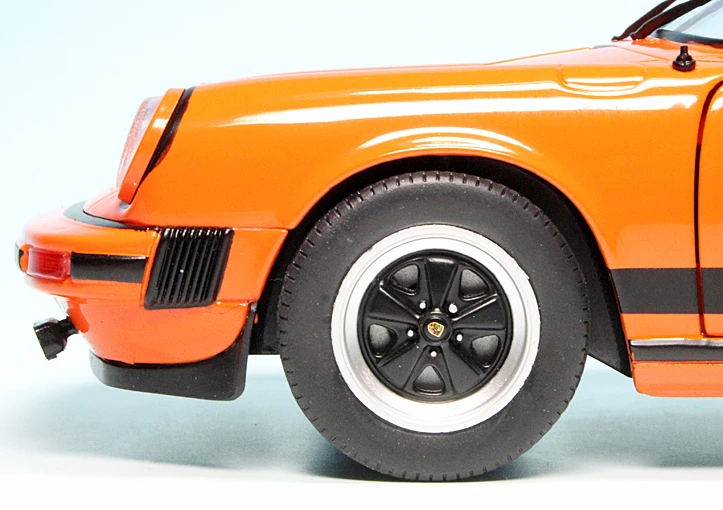 Solido Porsche 911 Carrera 3.0 Coupé (1984) 4 Solido Porsche 911 Carrera 3.0 Coupé (1984) – Bild 4