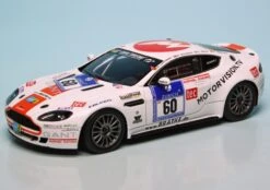 Minichamps Aston Martin V8 Rennwagen Team Bratke Motorsport "ADAC 24h Nürburgring 2010"