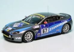 Minichamps Aston Martin V8 Vantage N24 Rennwagen "Sennheiser" Team Ric Shaw Racing "ADAC 24h Nür