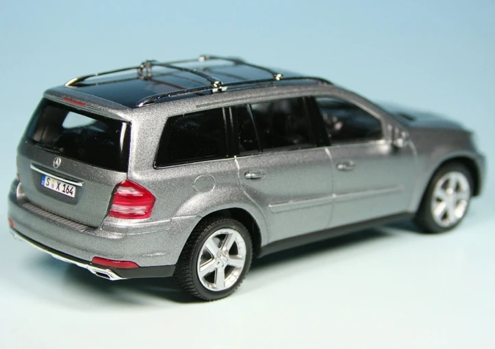 Minichamps Mercedes Benz GL-Klasse (X164) (2009) "Mercedes Benz Werbemodell" 2 Minichamps Mercedes Benz GL-Klasse (X164) (2009) "Mercedes Benz Werbemodell" – Bild 2
