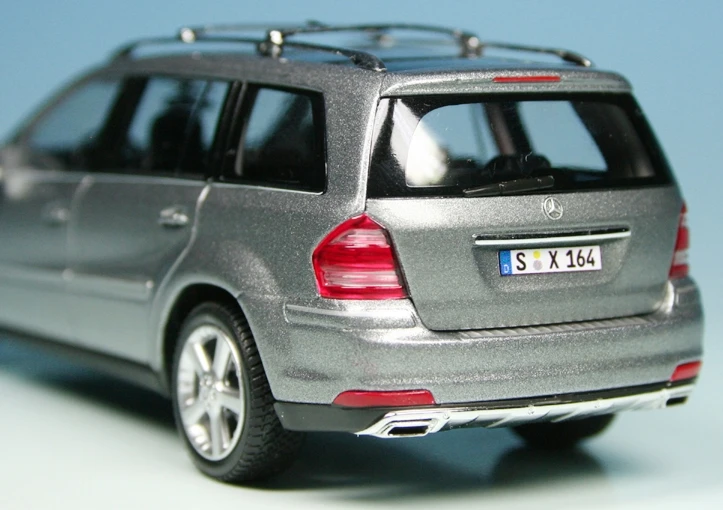 Minichamps Mercedes Benz GL-Klasse (X164) (2009) "Mercedes Benz Werbemodell" 6 Minichamps Mercedes Benz GL-Klasse (X164) (2009) "Mercedes Benz Werbemodell" – Bild 6