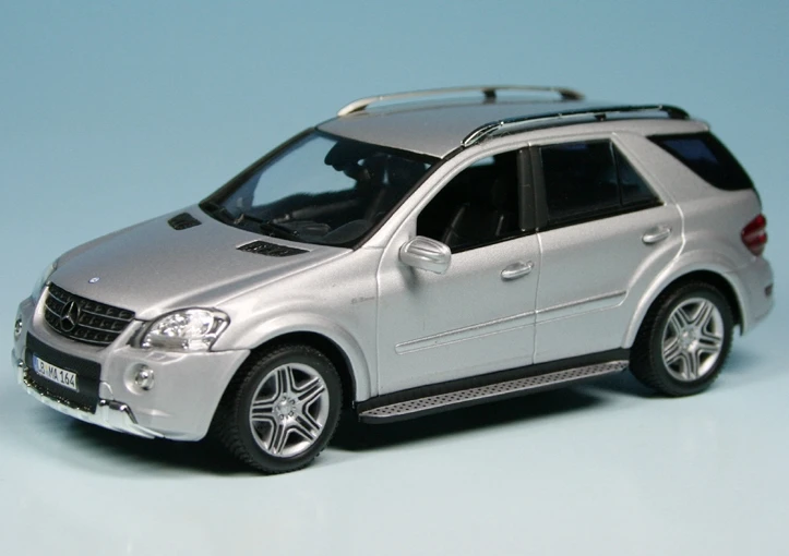 Minichamps Mercedes Benz ML63 AMG (W164) (2008) "Mercedes Benz Werbemodell" 1 Minichamps Mercedes Benz ML63 AMG (W164) (2008) "Mercedes Benz Werbemodell"