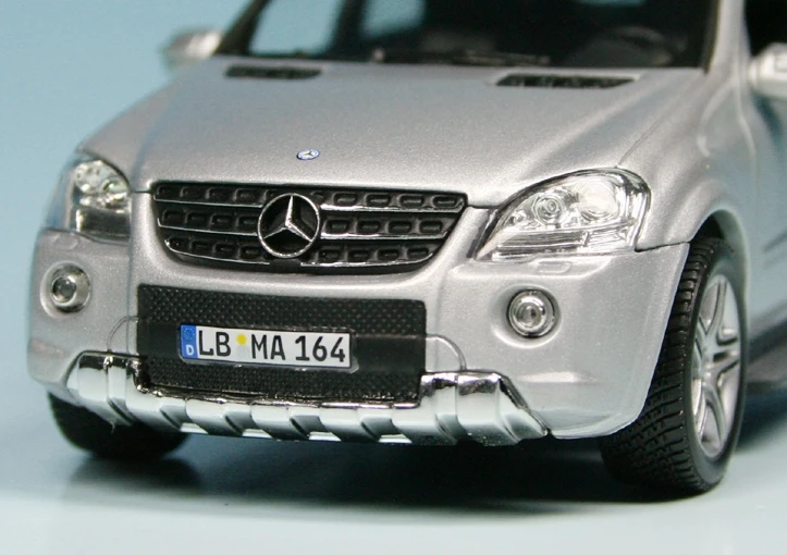 Minichamps Mercedes Benz ML63 AMG (W164) (2008) "Mercedes Benz Werbemodell" 3 Minichamps Mercedes Benz ML63 AMG (W164) (2008) "Mercedes Benz Werbemodell" – Bild 3