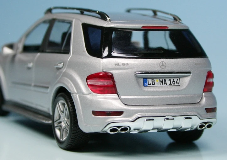 Minichamps Mercedes Benz ML63 AMG (W164) (2008) "Mercedes Benz Werbemodell" 6 Minichamps Mercedes Benz ML63 AMG (W164) (2008) "Mercedes Benz Werbemodell" – Bild 6