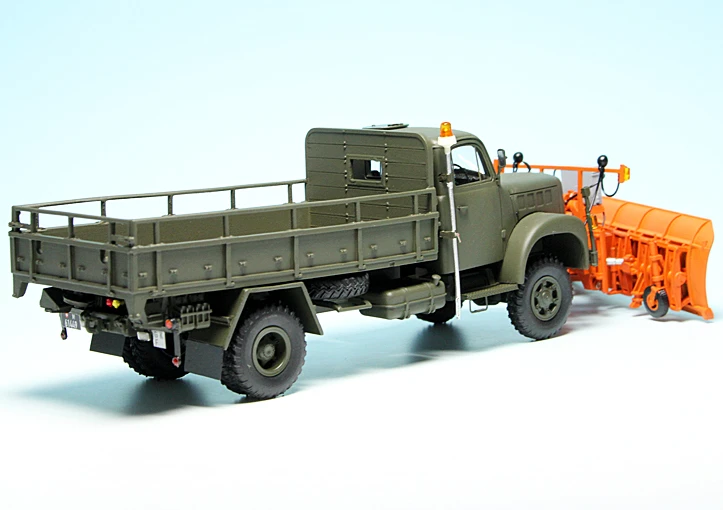 AutoCult Berna 2VM 4.9t Pritschenwagen "Schweizer Armee" 2 AutoCult Berna 2VM 4.9t Pritschenwagen "Schweizer Armee" – Bild 2