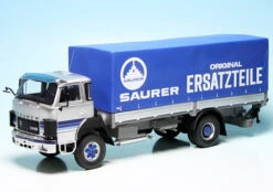 AutoCult Saurer D250 B Pritsche/Plane (1982) (Schweiz) "Saurer Ersatzteile"